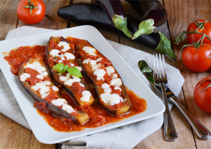 Melanzane con pomodoro e mozzarella