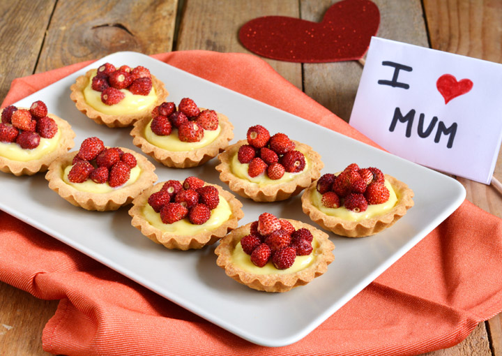 Tartellette con crema e fragoline