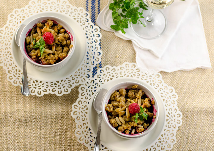 Crumble ai frutti di bosco, zenzero e menta