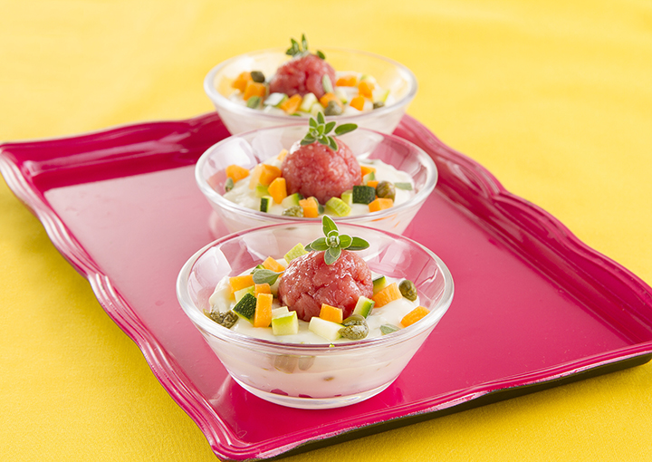 Coppette di stracchino con polpettina di tartara
