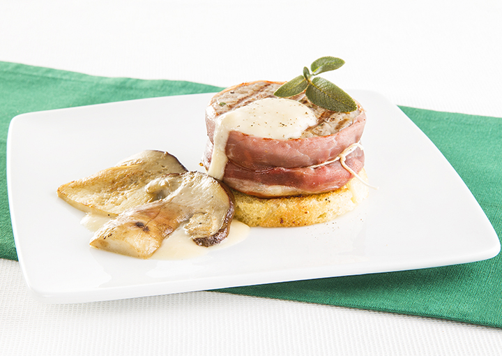 Filetto su salsa ai funghi e parmigiano