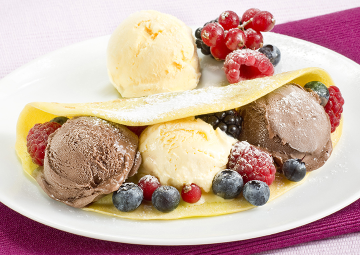 Crèpes con gelato e frutta