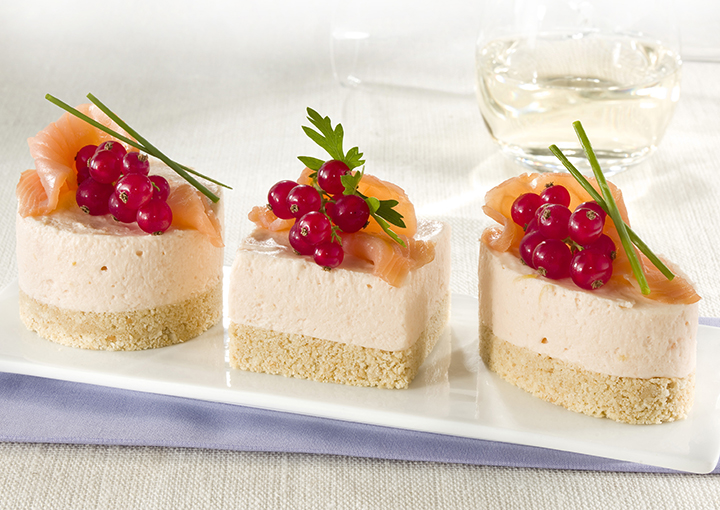 Mini cheese cake con salmone e ribes
