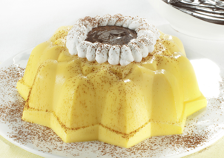 Budino con salsa al cioccolato