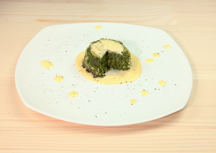 Flan di spinaci con salsa al parmigiano