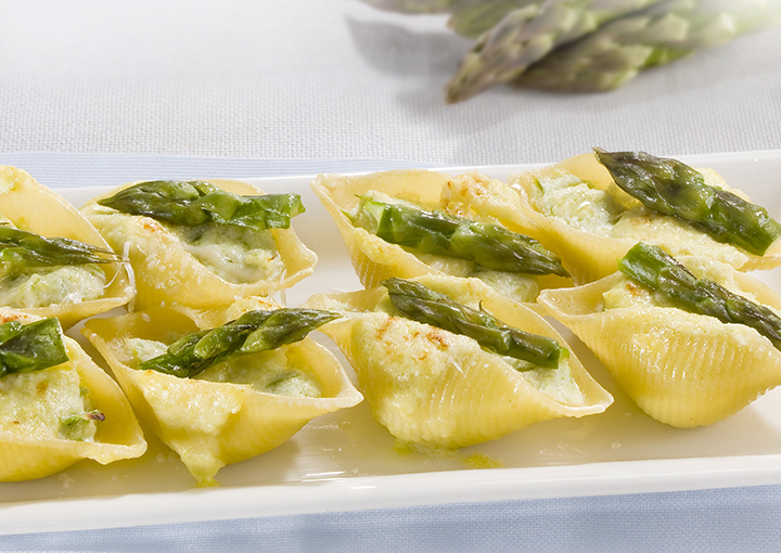 Conchiglioni farciti di ricotta e asparagi