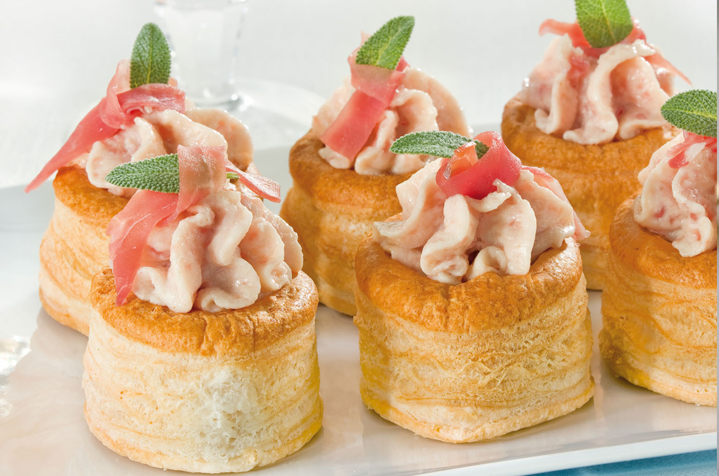 Vol-au-vent con mousse di prosciutto crudo e tartufo