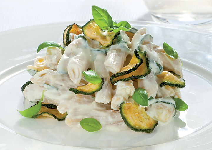 Penne alle zucchine, ricotta e basilico