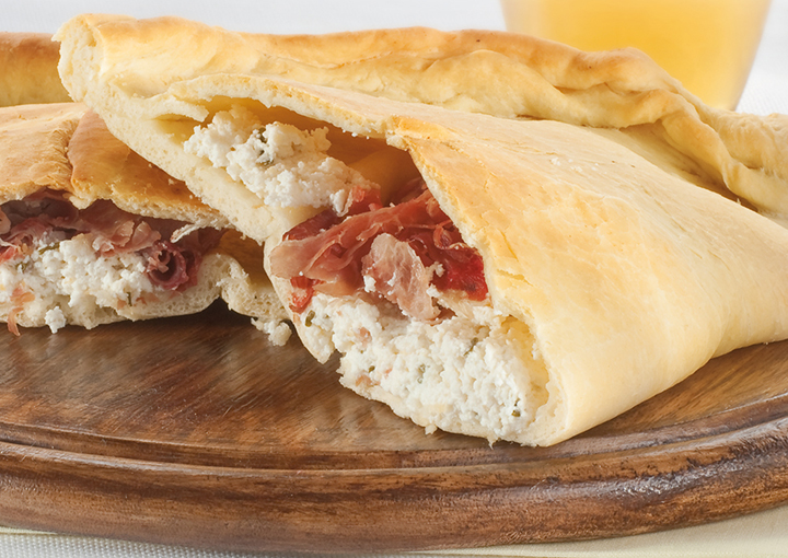 Calzone farcito con ricotta e prosciutto
