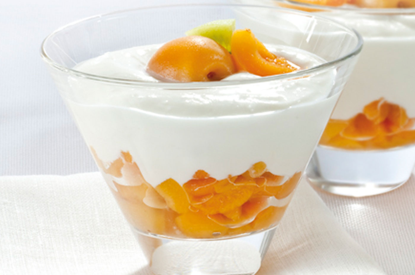 Bicchierini con crema di ricotta e albicocche
