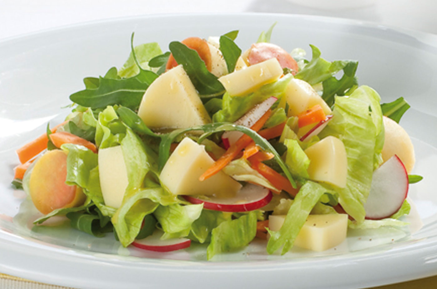 Insalata fantasia con Scamorza bianca