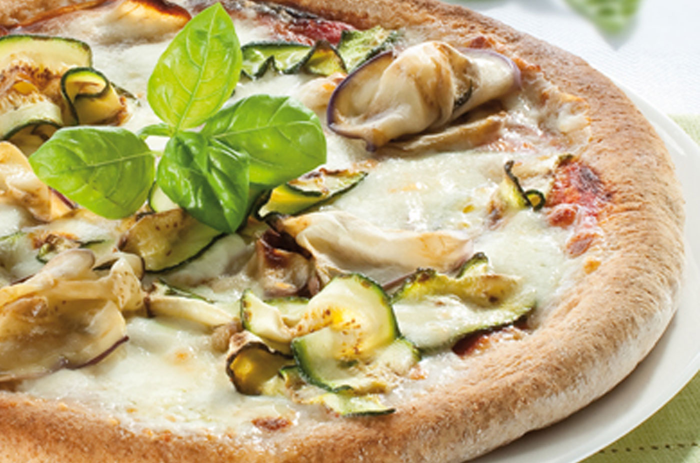 Pizza ortolana con mozzarella