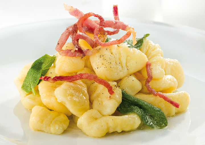 Gnocchi di patate con burro fuso e speck