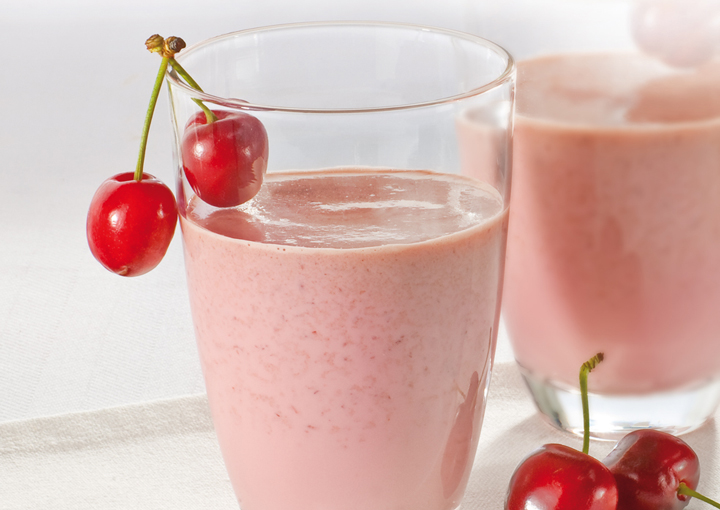 Frullato di latte con ciliegie e vaniglia