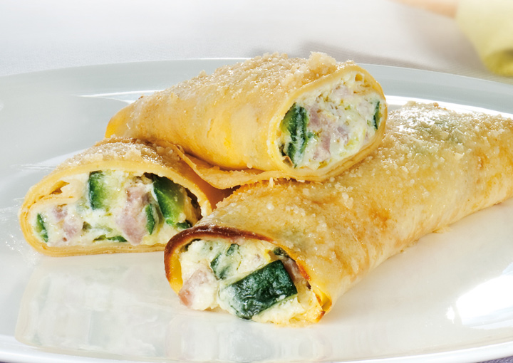 Crêpes con ricotta, zucchine e prosciutto cotto