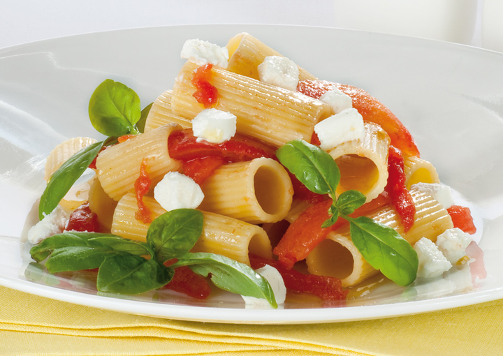 Rigatoni con pomodoro san Marzano e mozzarella