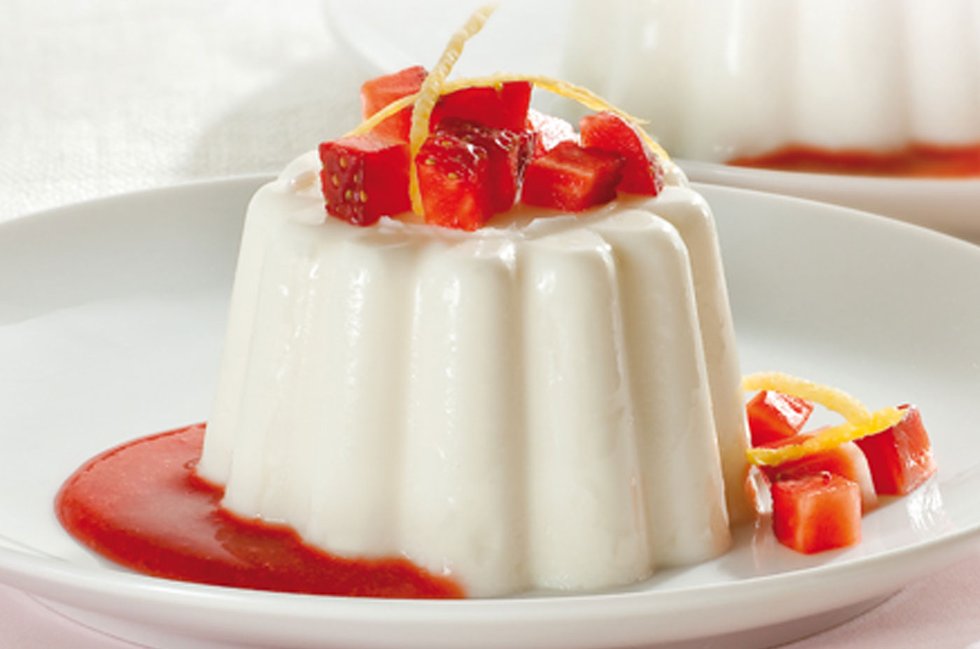 Panna cotta su salsina di fragole