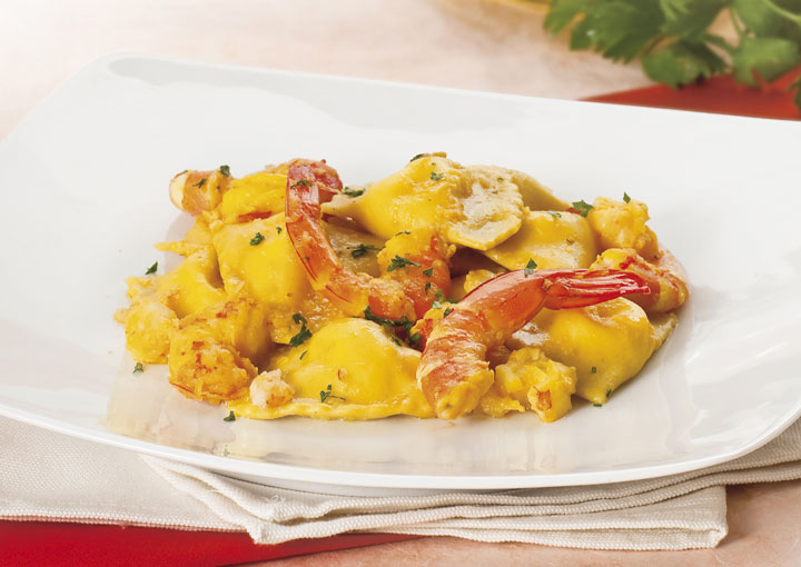 Ravioli di ricotta con gamberi e zafferano