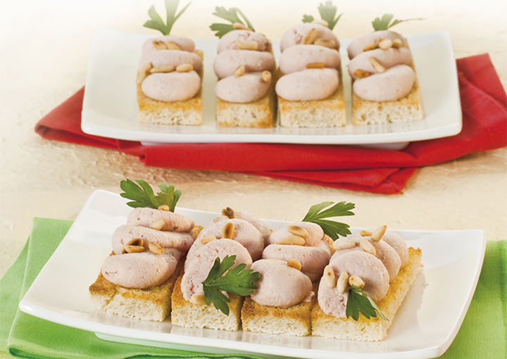 Crostini con mousse di ricotta