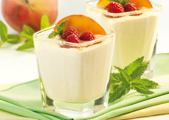 Semifreddo allo yogurt con pesche