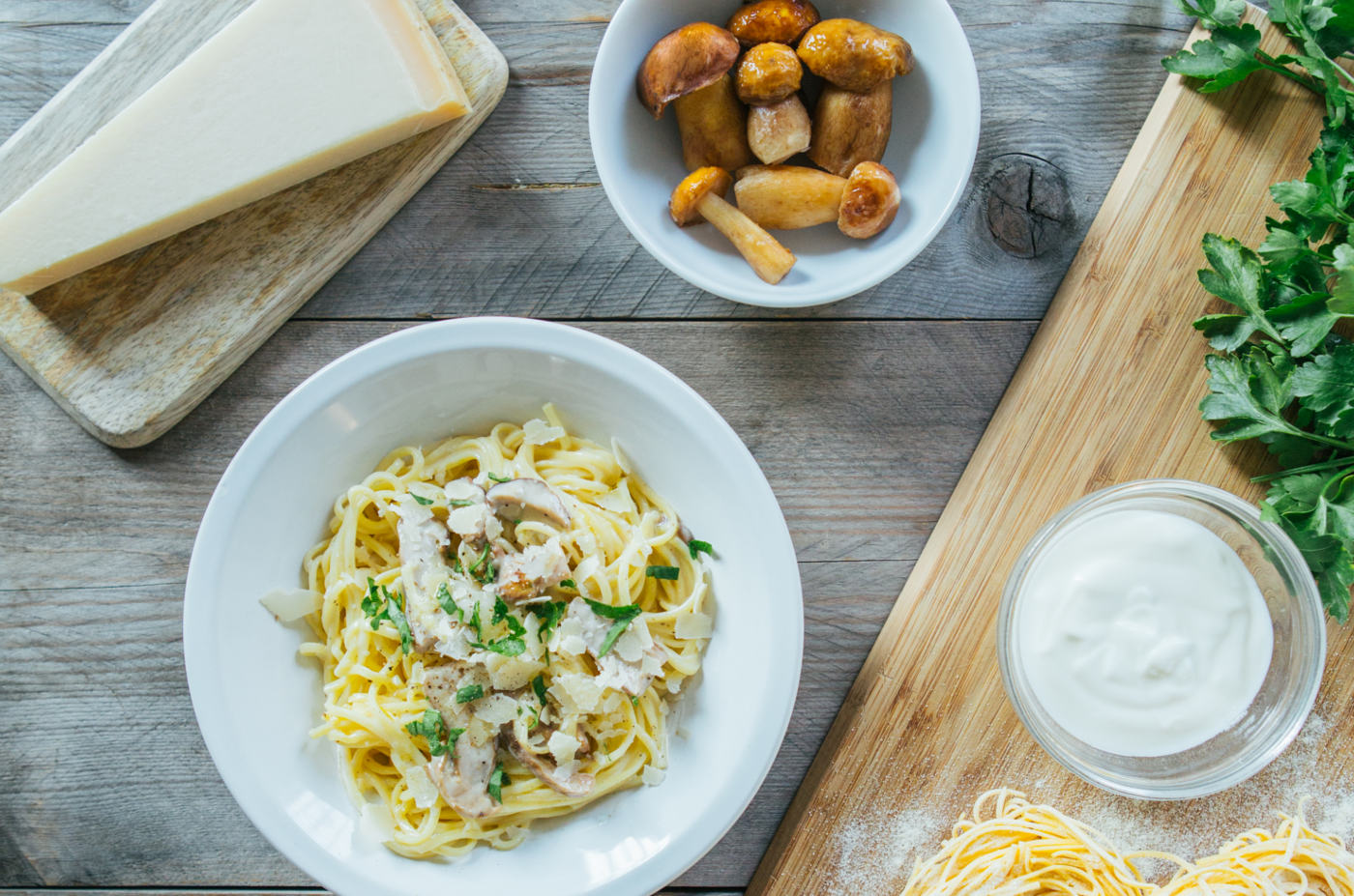 Tagliolini funghi porcini e prezzemolo con panna e grana padano