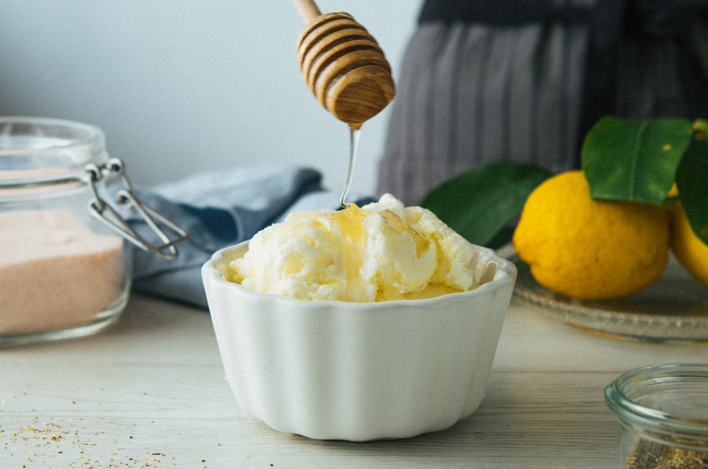Gelato allo yogurt e camomilla con fiocchi di sale