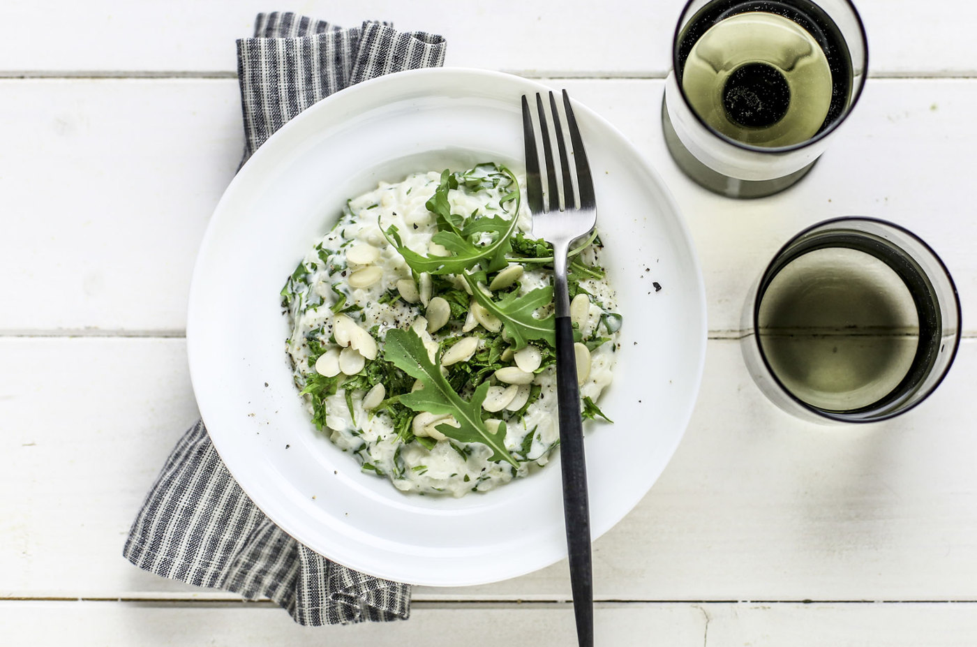 Risotto delicato alla rucola con squacquerone e pinoli