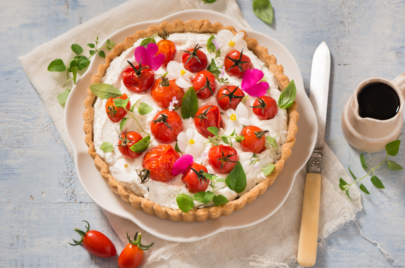 Quiche semi integrale farcita con ricotta bio e pomodorini 
