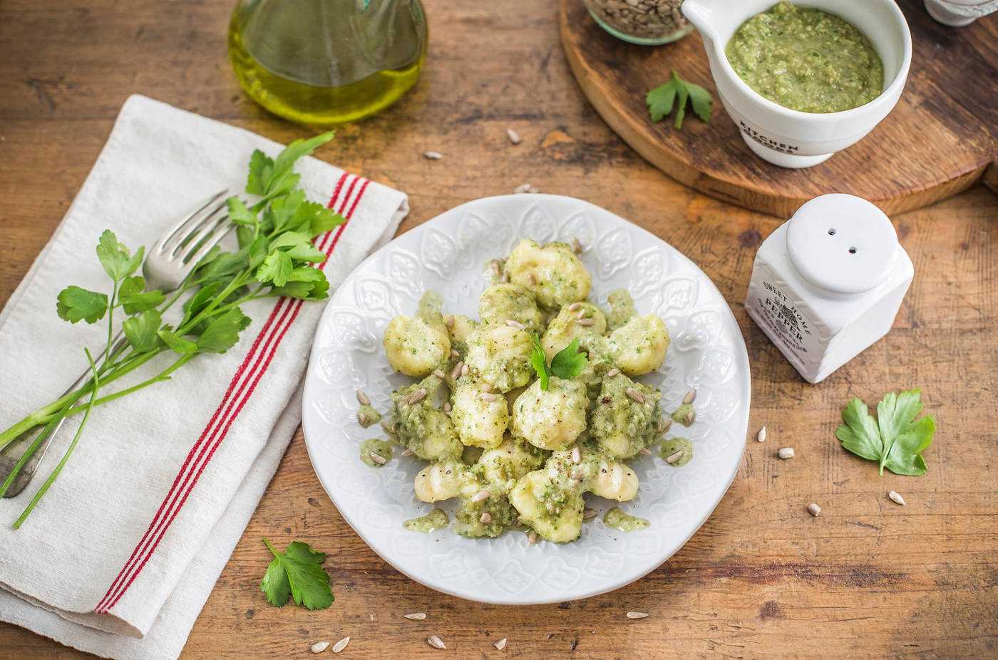Gnocchi di ricotta con pesto di semi di girasole