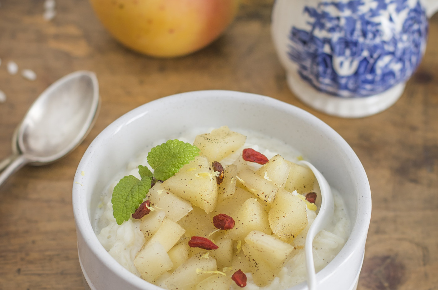 Risolatte alla vaniglia con mele e bacche di goji