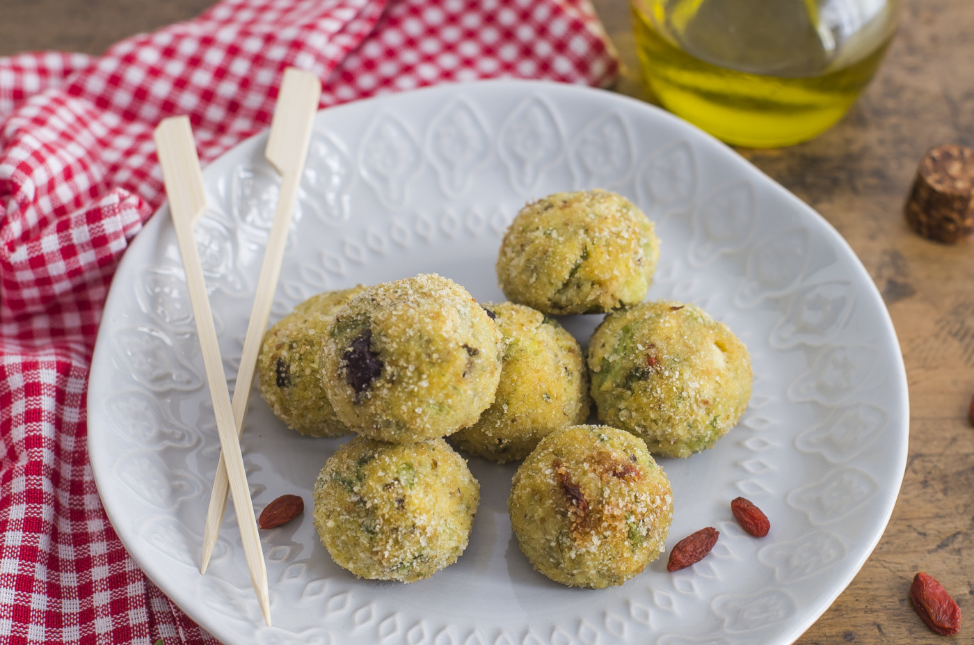 Polpette di scarola, ricotta e bacche di goji