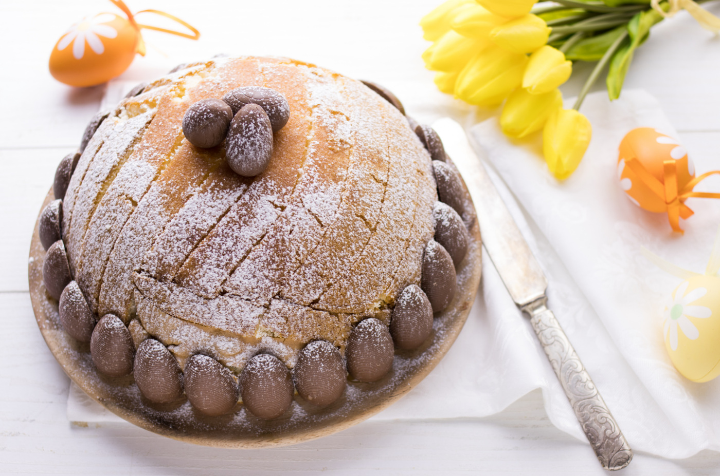 Zuccotto pasquale con ricotta e ovetti di cioccolato