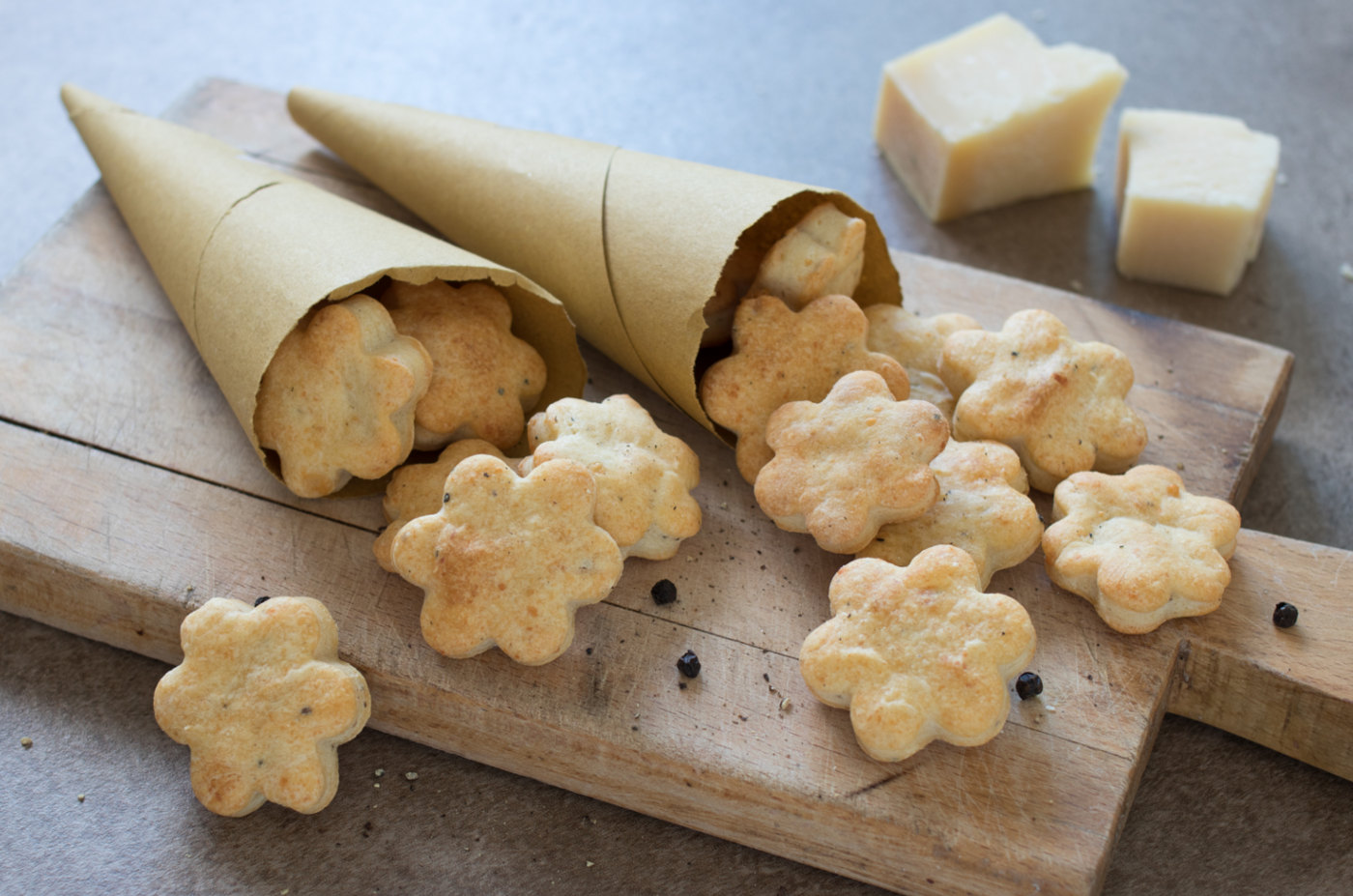 Biscotti al pecorino e pepe