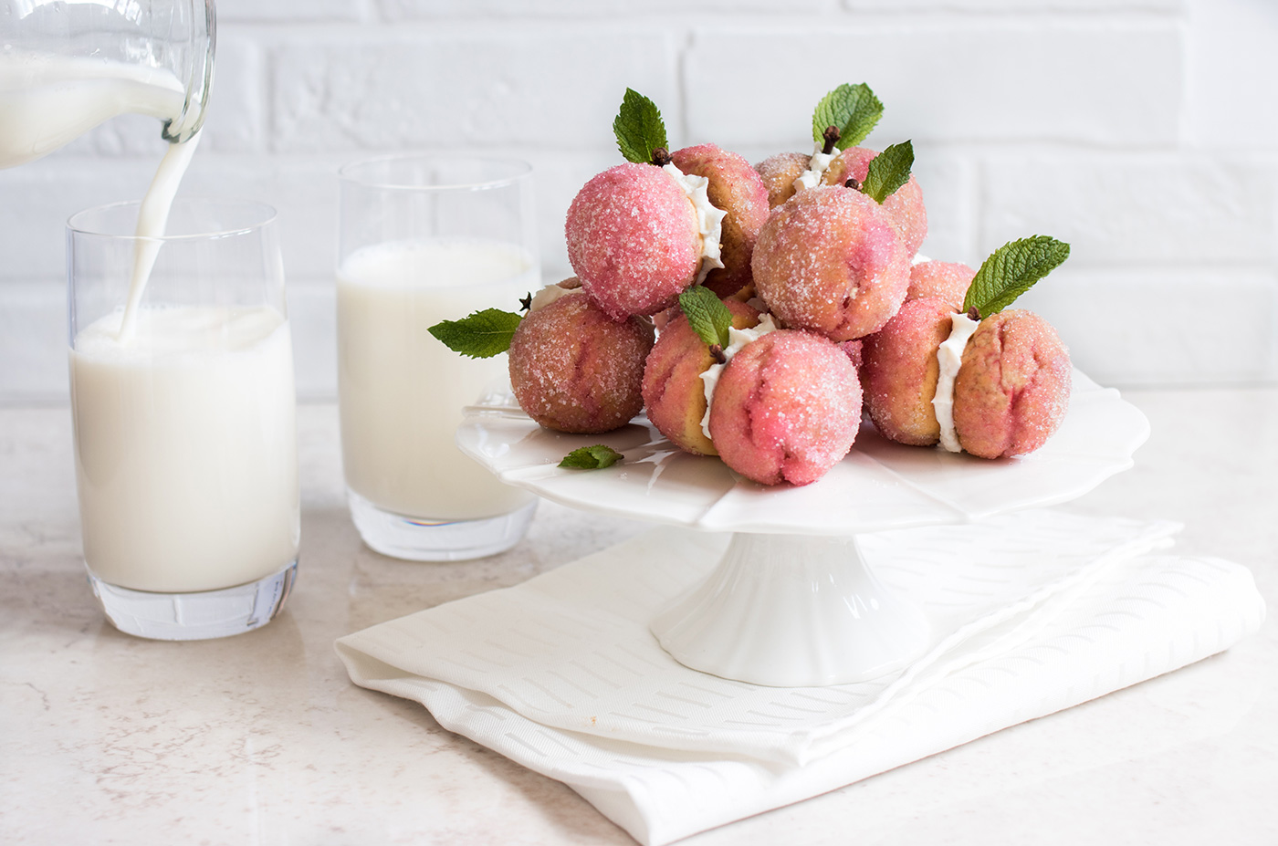 Pesche finte alla crema di ricotta