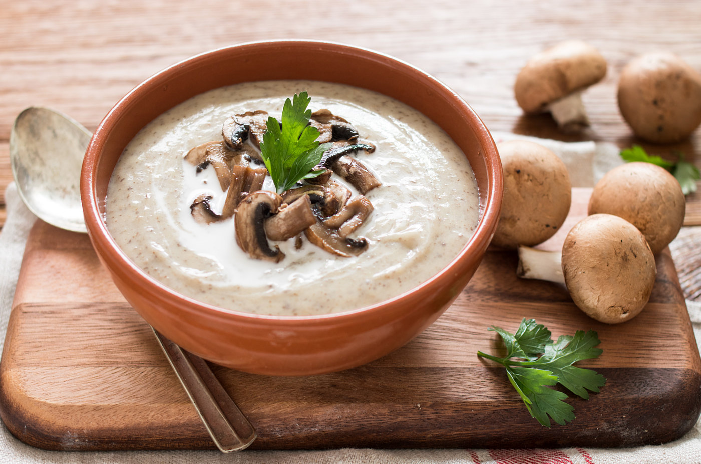 Vellutata di funghi e patate allo yogurt