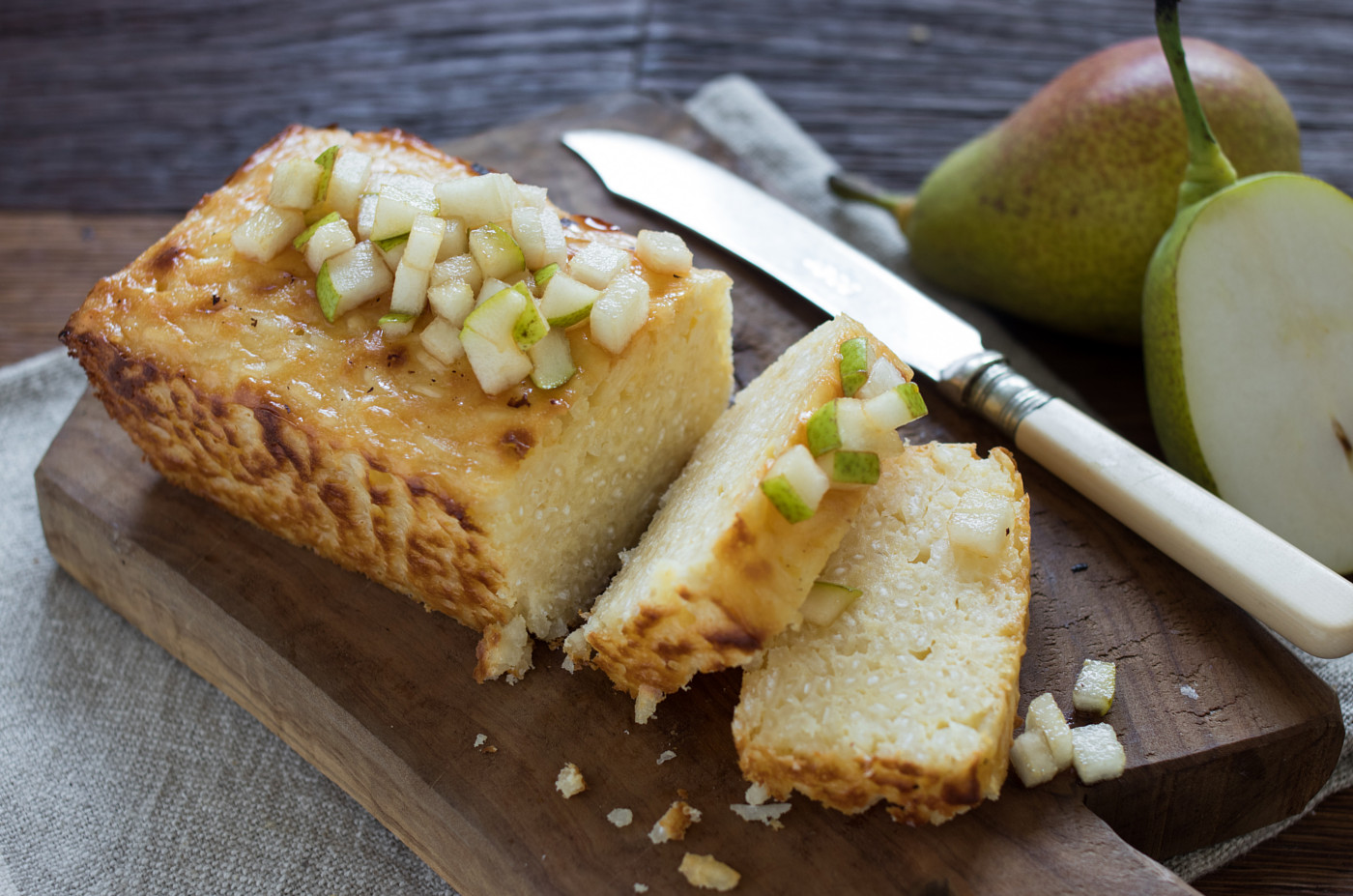 Torta morbida di riso e pere
