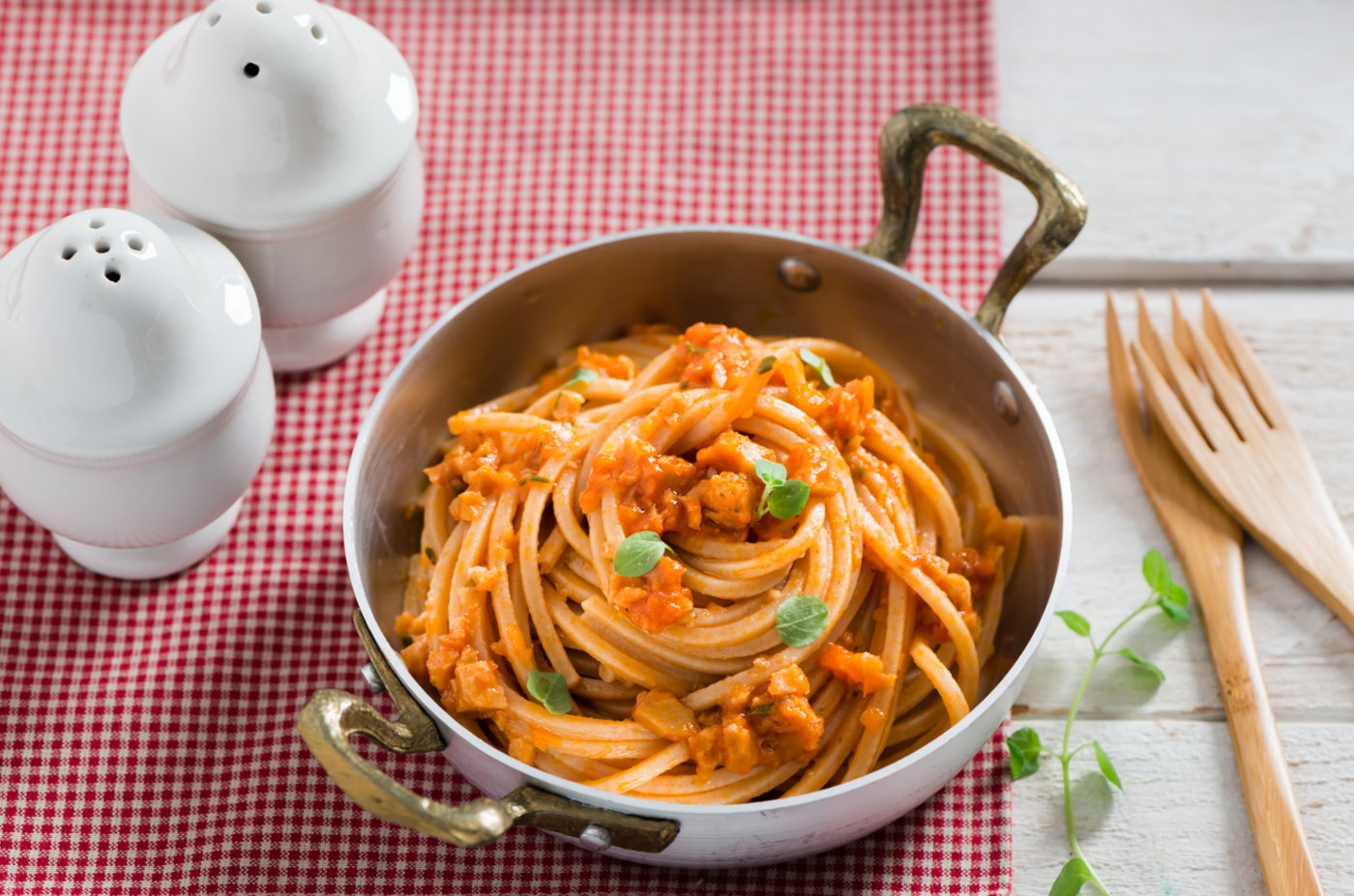 Spaghetti integrali con ragù di seitan al naturale