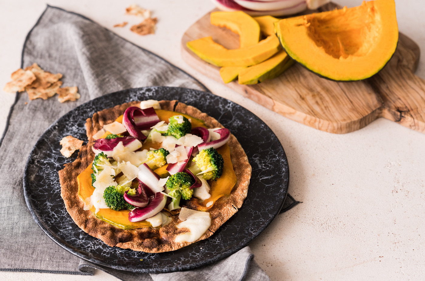 Pizza vegetariana di carasau 