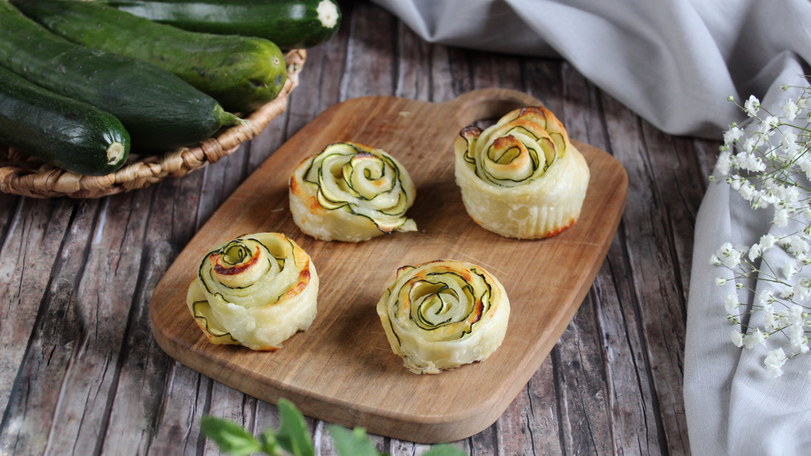 Rose di sfoglia con stracchino e zucchine