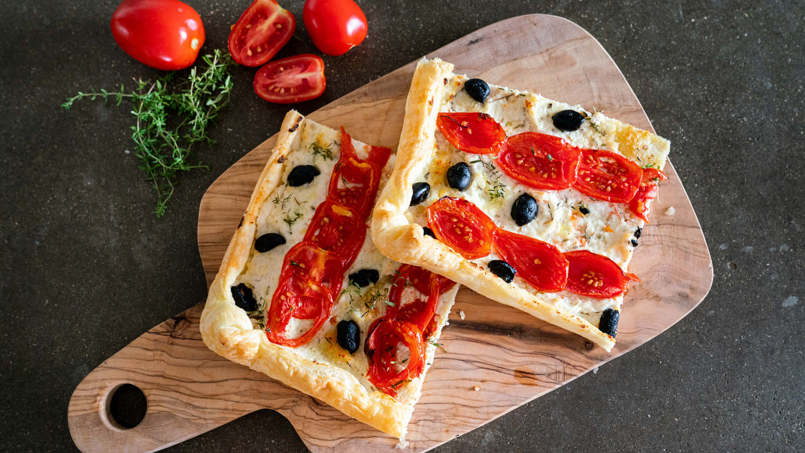 Torta salata con ricotta, pomodori e mandorle