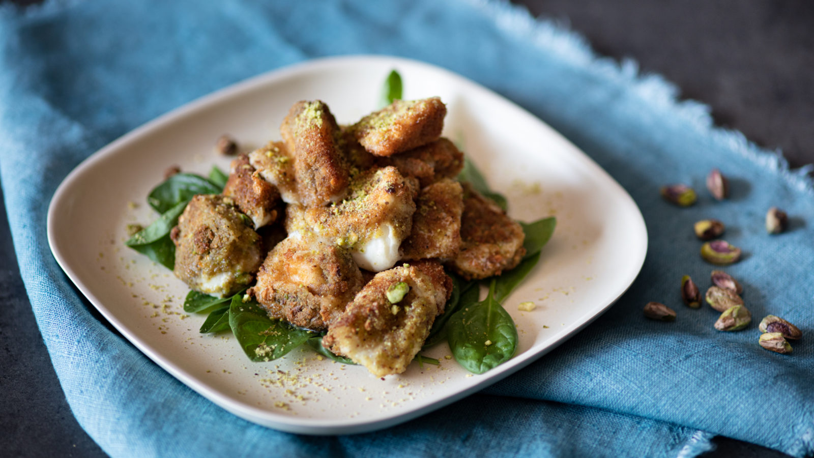 Bocconcini di mozzarella fritti con pistacchi
