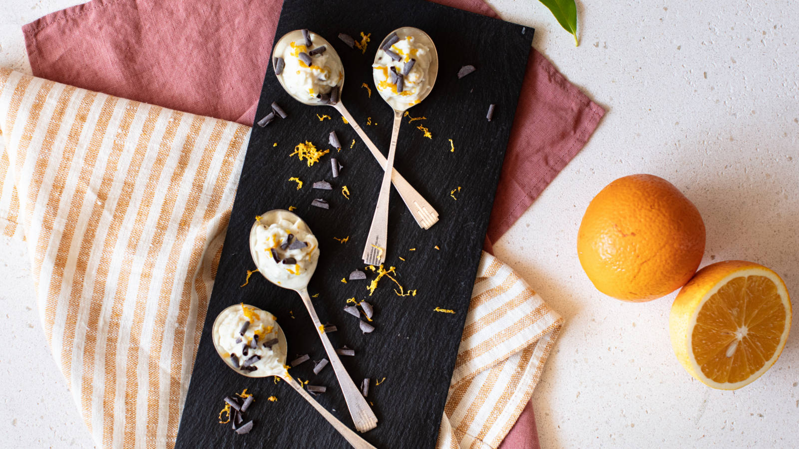 Crema di ricotta ai fiori d'arancio e gocce di cioccolato