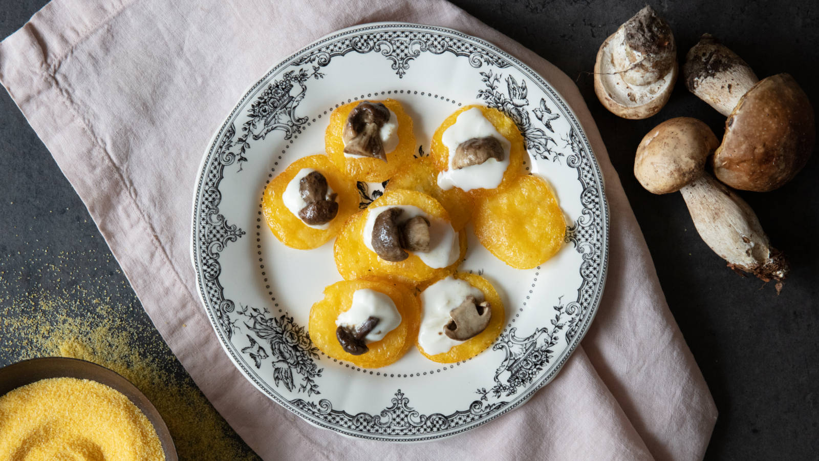Polentina croccante con funghi porcini e stracchino