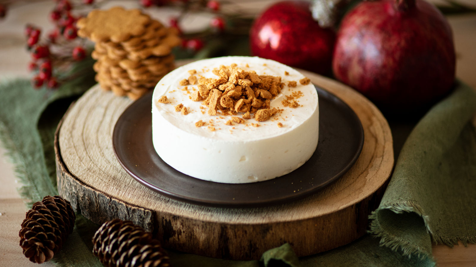 Bavarese alla panna senza uova con crumble al pan di zenzero