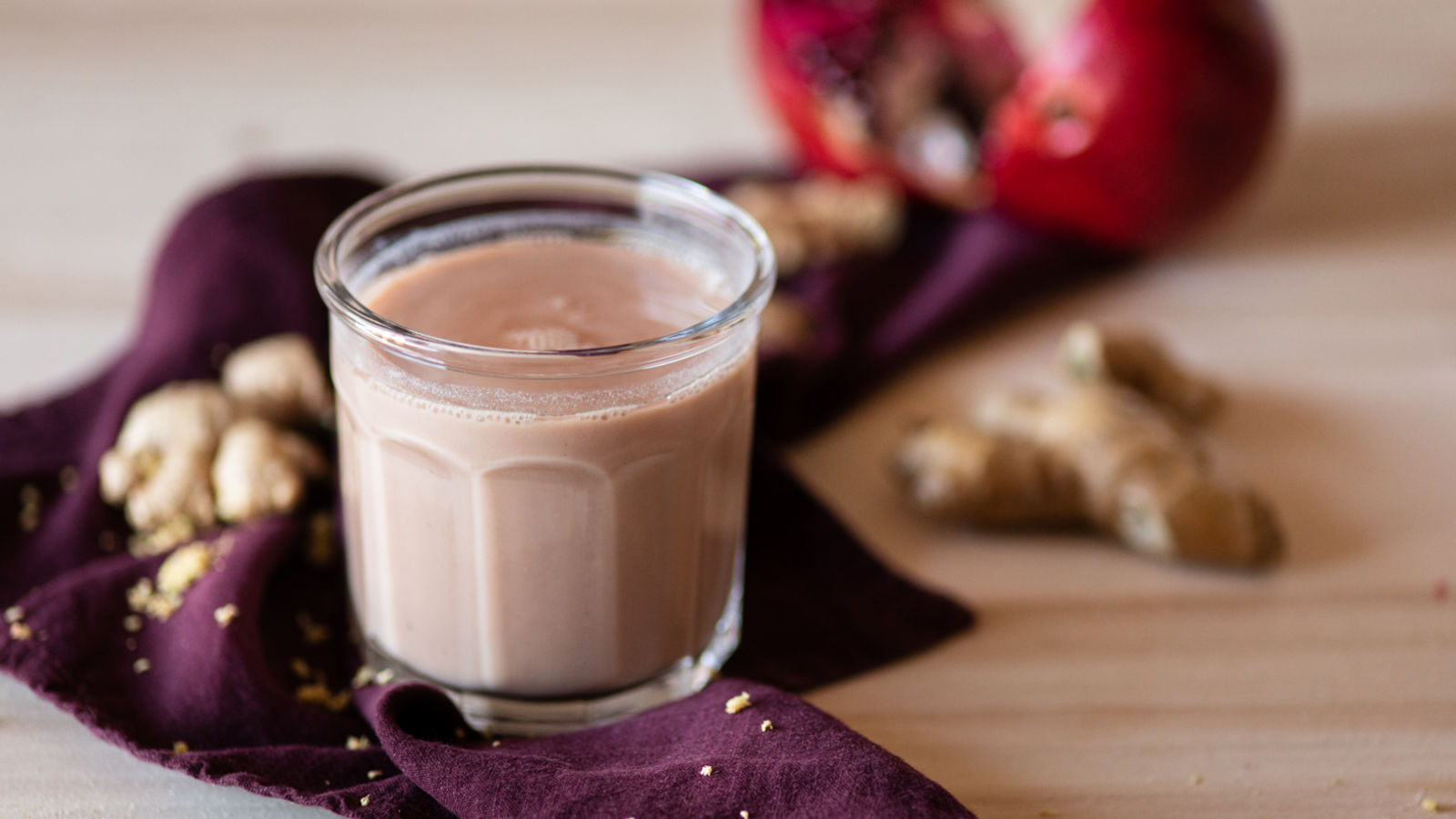 Bevanda al succo di melograno e zenzero