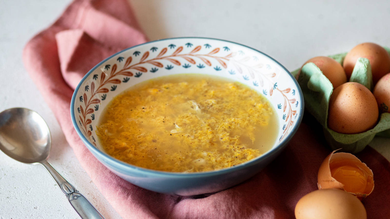 Stracciatella alla romana in brodo di pollo