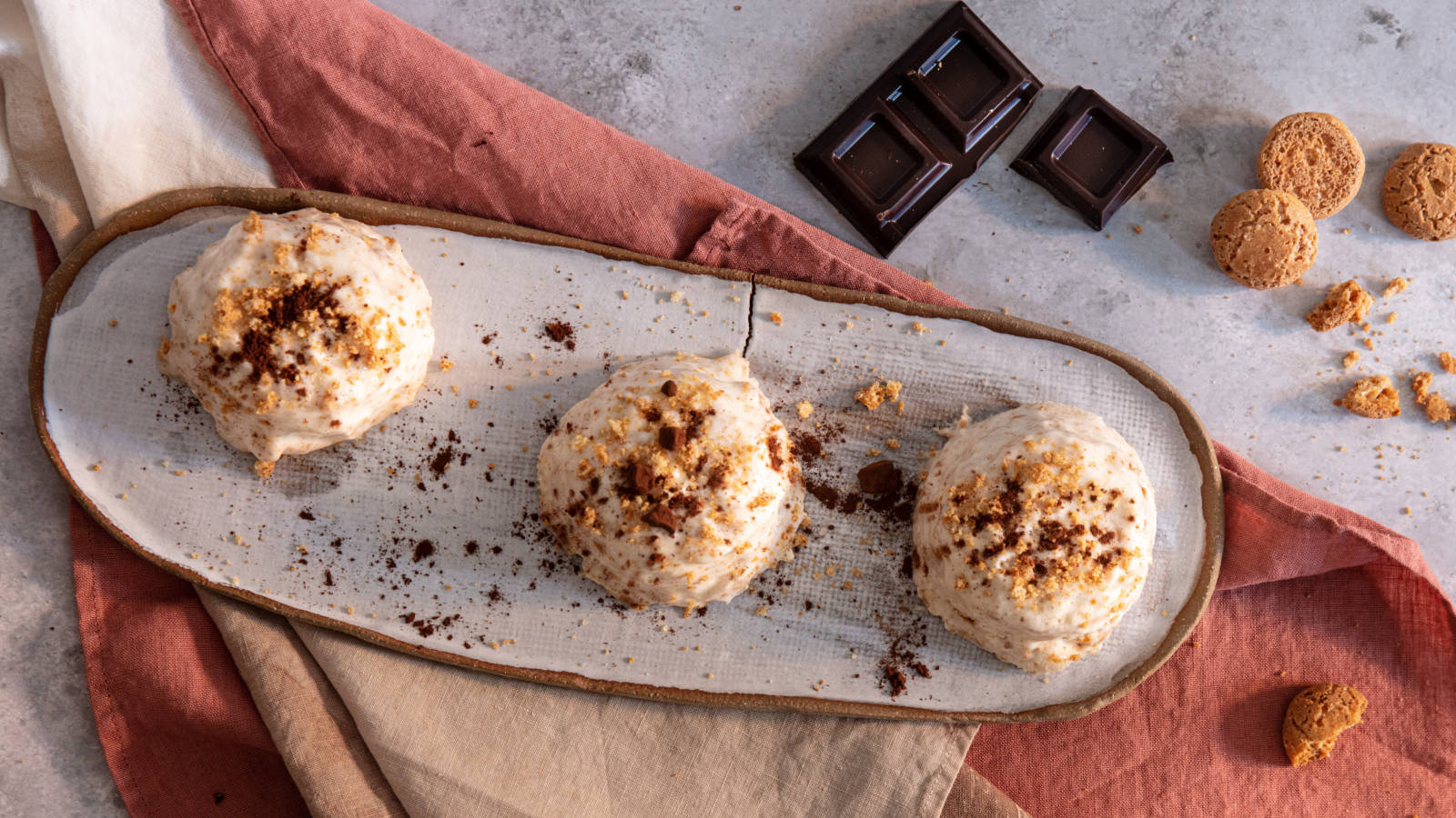 Semifreddo al mascarpone con amaretti e cioccolato