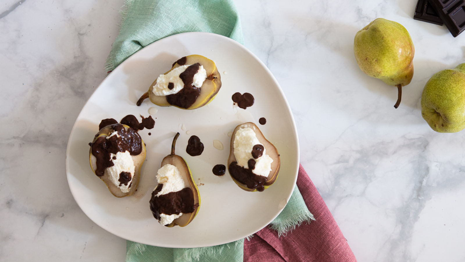 Pere al cioccolato e vino con ricotta