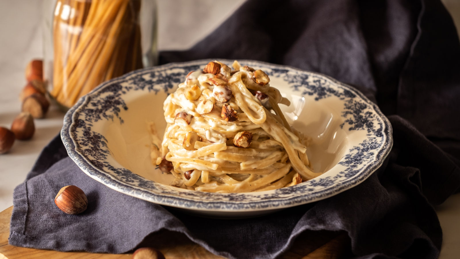 Pasta integrale con stracchino e nocciole