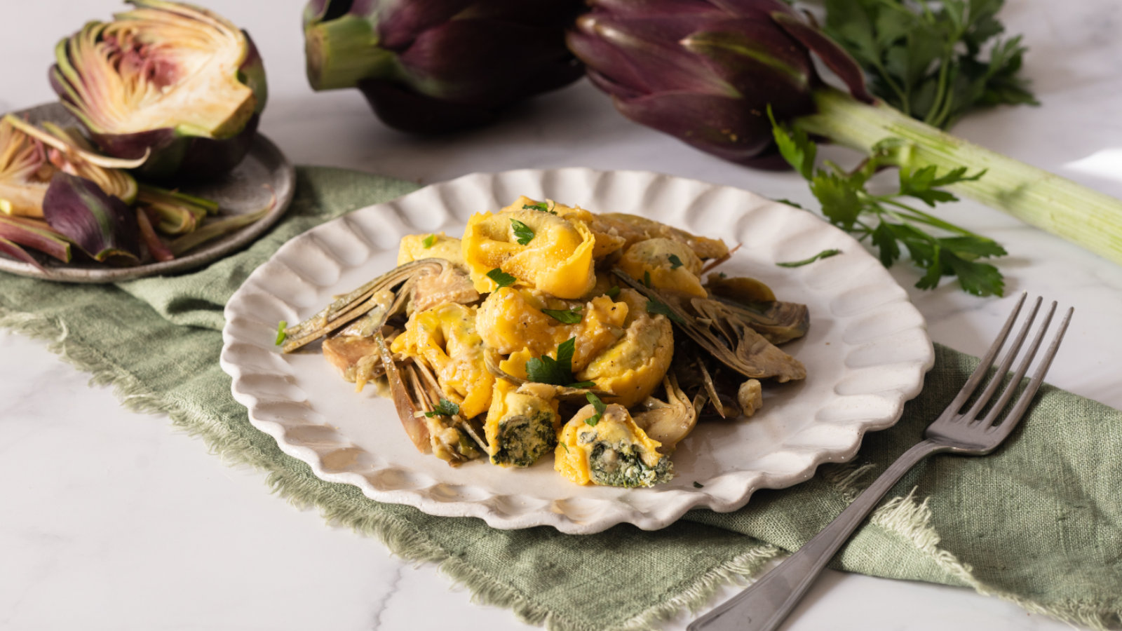 Tortelli di ricotta e spinaci con carciofi ed erbette